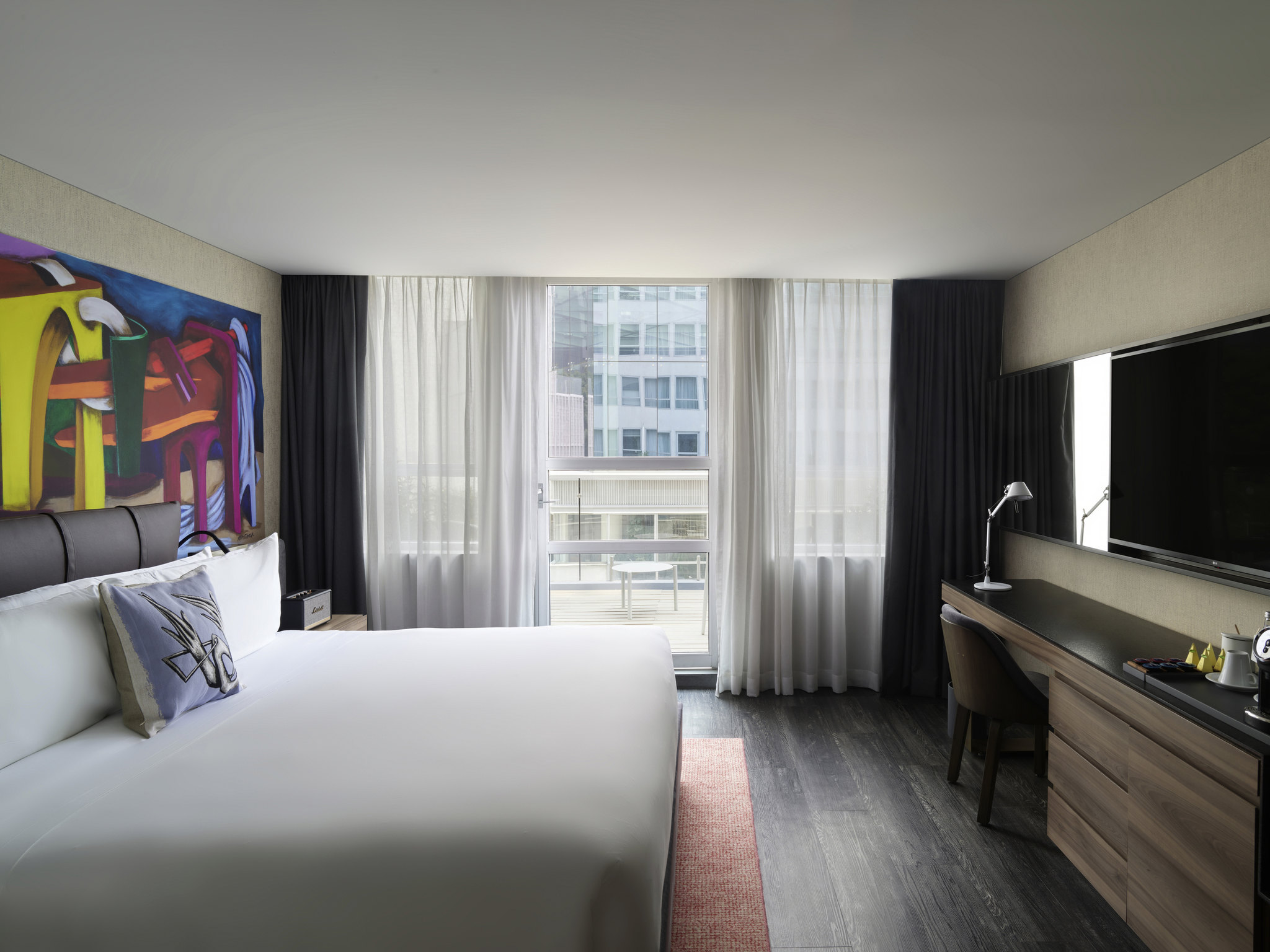 Projet Hospitality contract, hotel Mondrian Mexico city, coussin Ara starck Jules Pansu